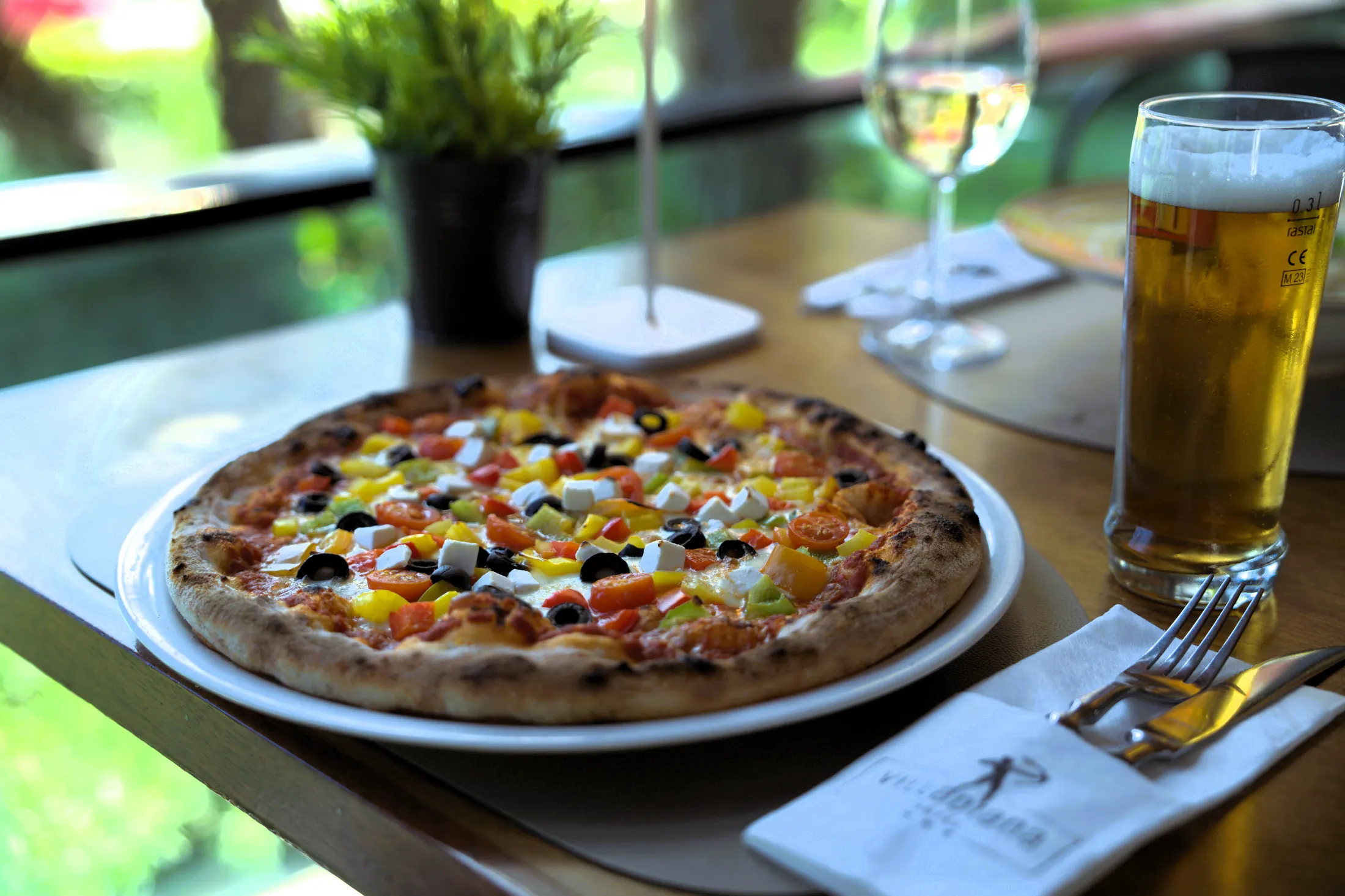 Greek pizza, tomato sauce, pepper, onion, cherry tomatoes, olives, feta cheese, Pizzeria Villa Diana, Lučac, Split
