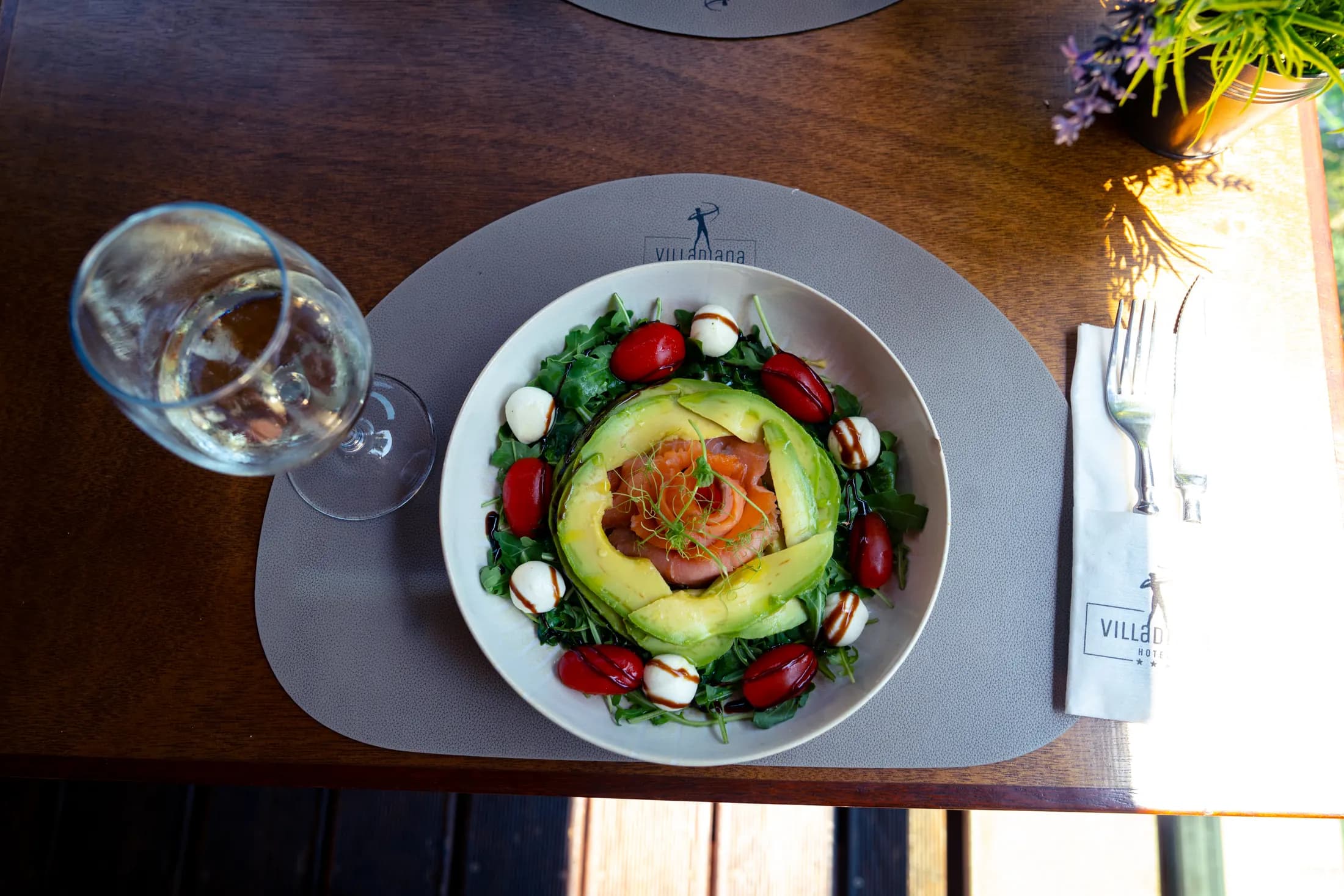 Salad with avocado, smoked salmon and mozzarella, from above, Pizzeria Villa Diana, Lučac, Split