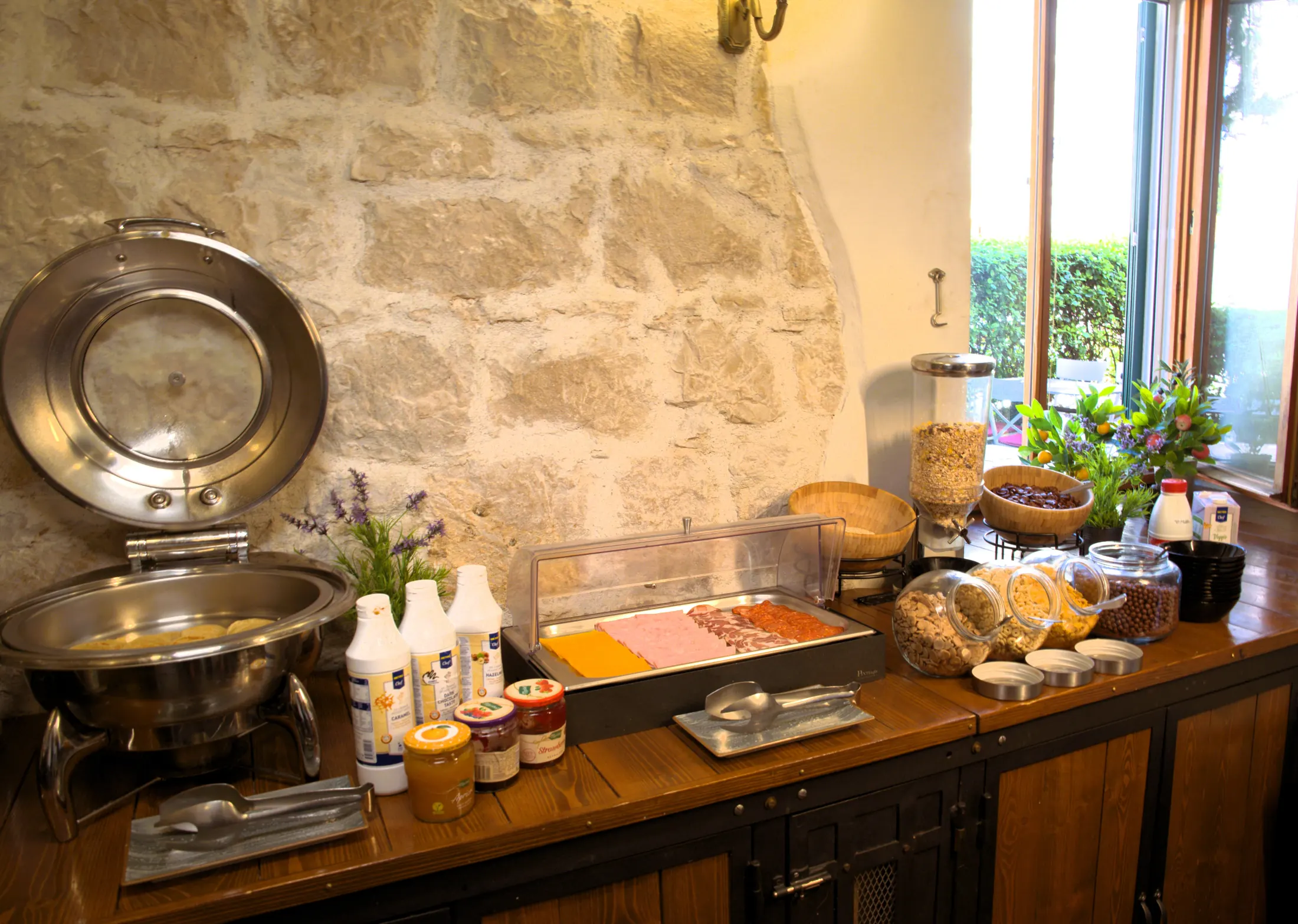 The breakfast buffet along the stone wall, on the ground floor, Pizzeria Villa Diana, Lučac, Split