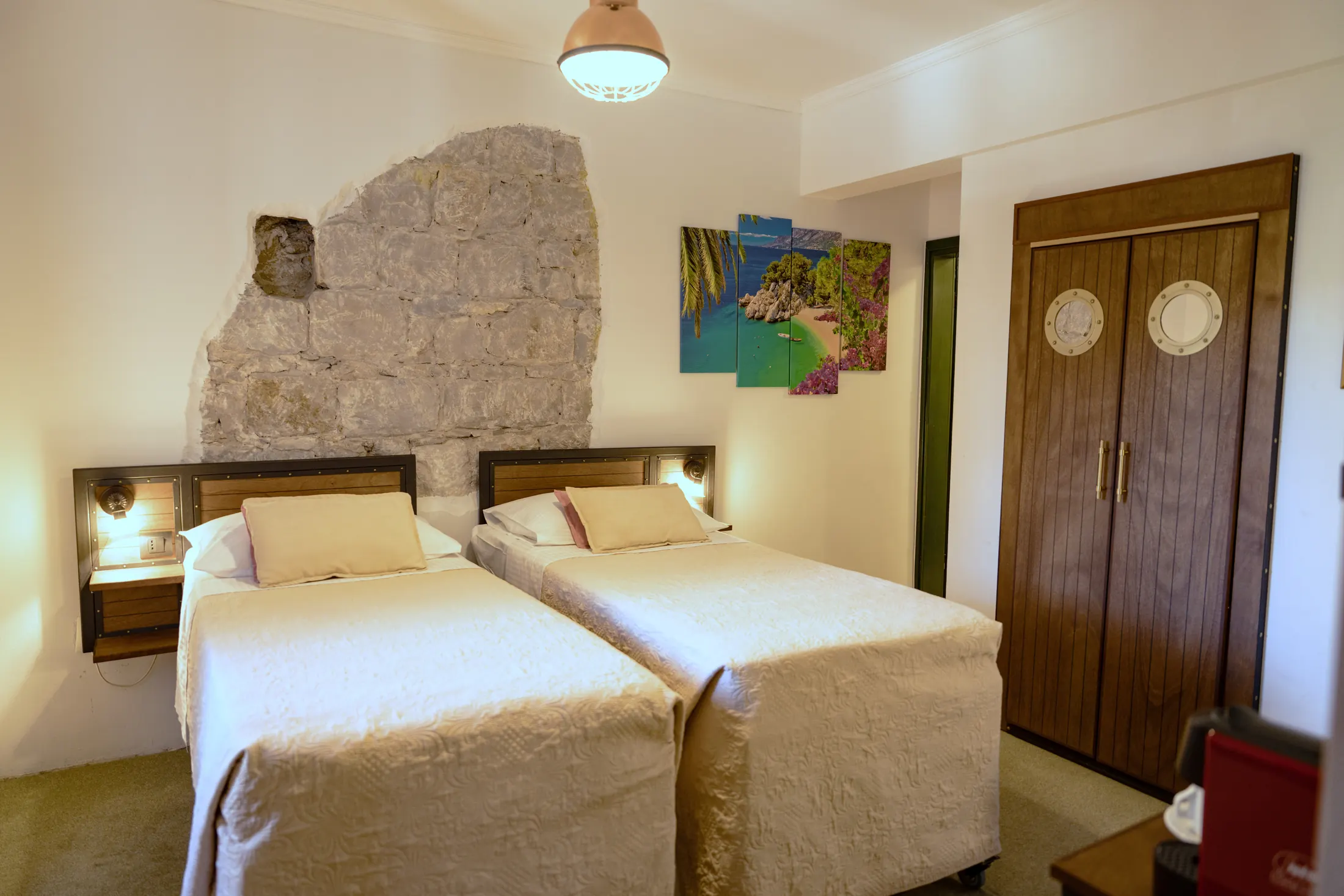 The same room with two single beds, against the exposed stone wall, Hotel Villa Diana, Lučac, Split