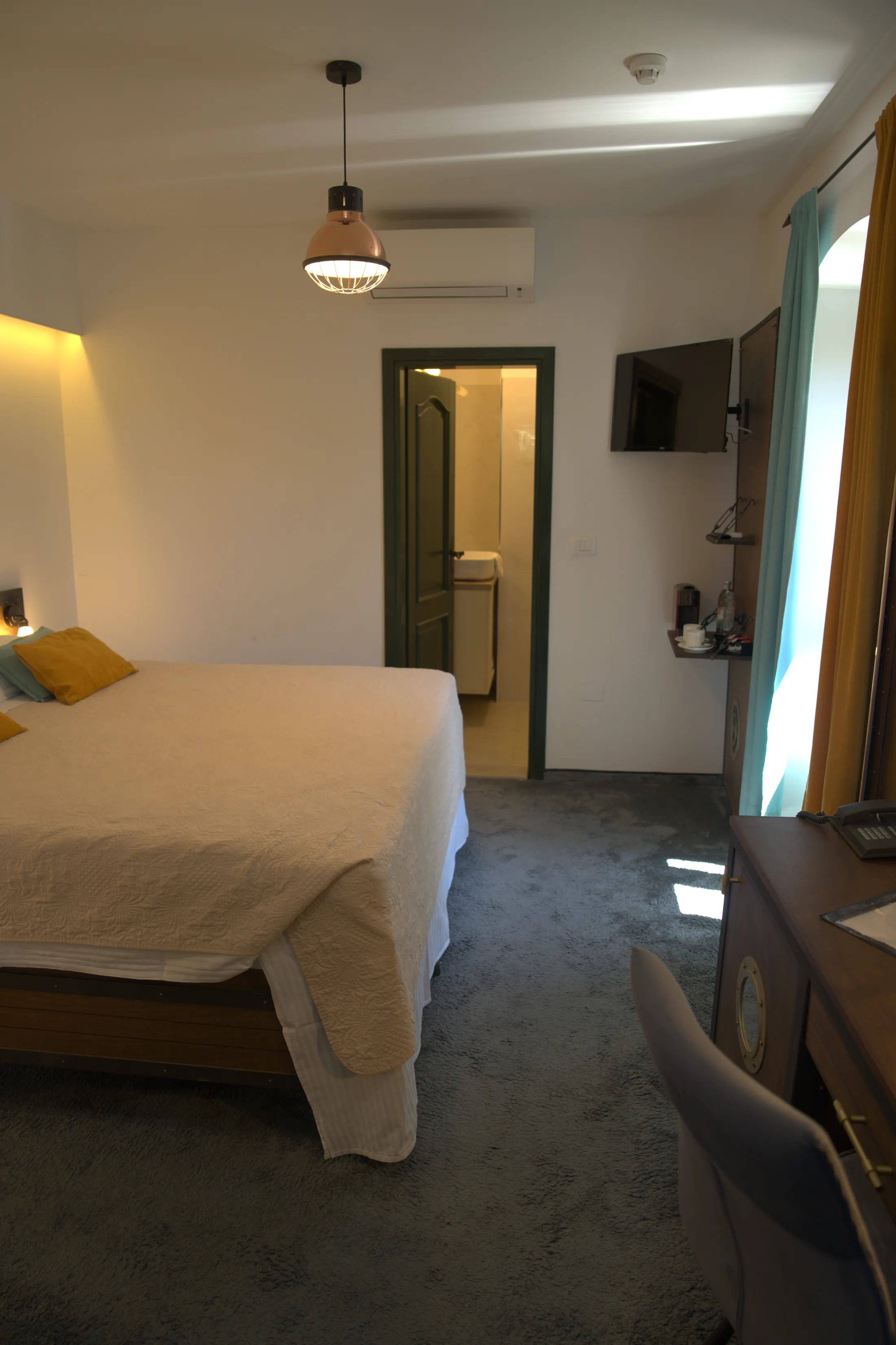 A view across the room towards the private bathroom, with air conditioning and a work corner, Hotel Villa Diana, Lučac, Split