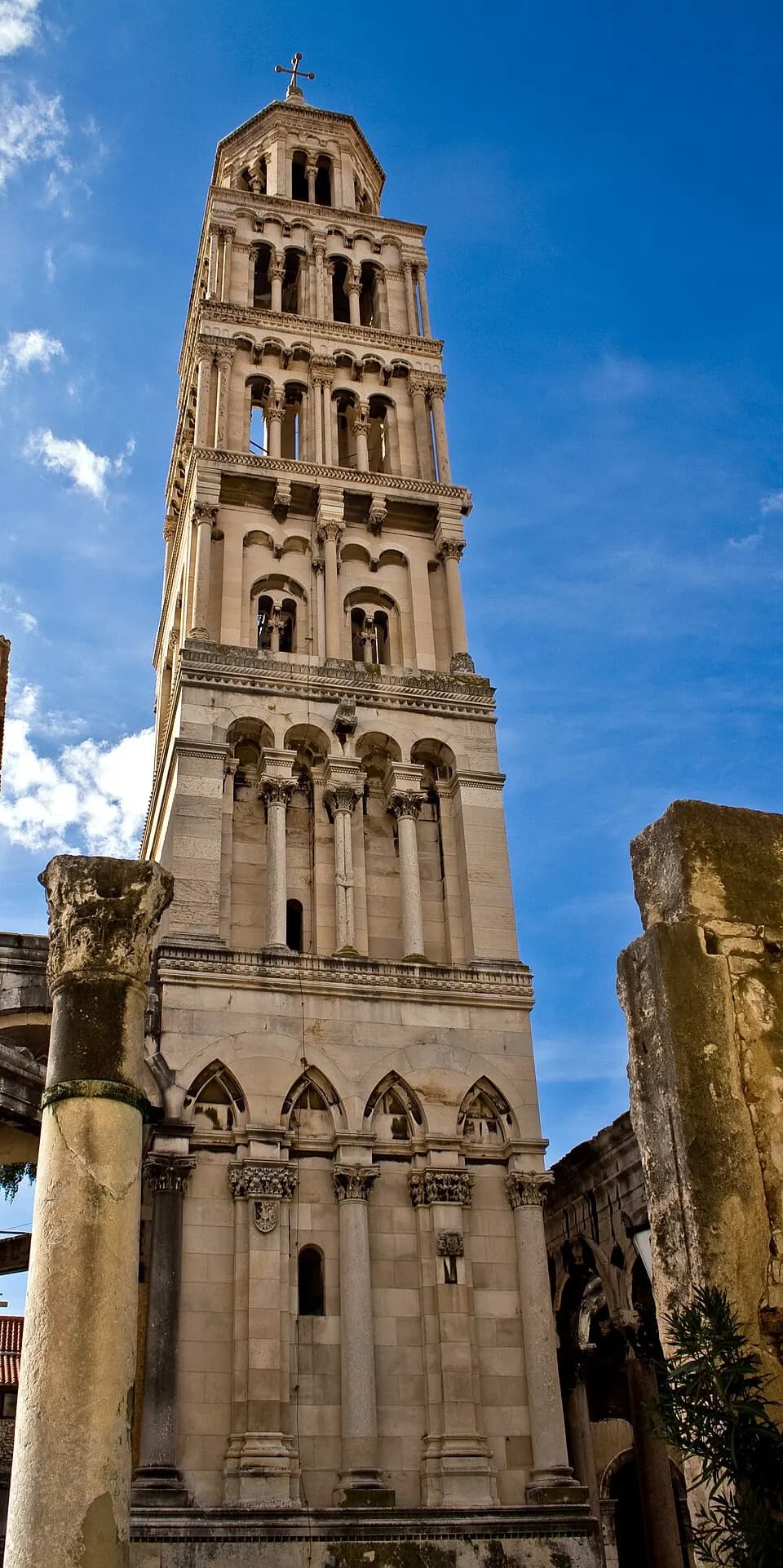 Il campanile della cattedrale di San Doimo sopra il Peristilio, Palazzo di Diocleziano, Spalato